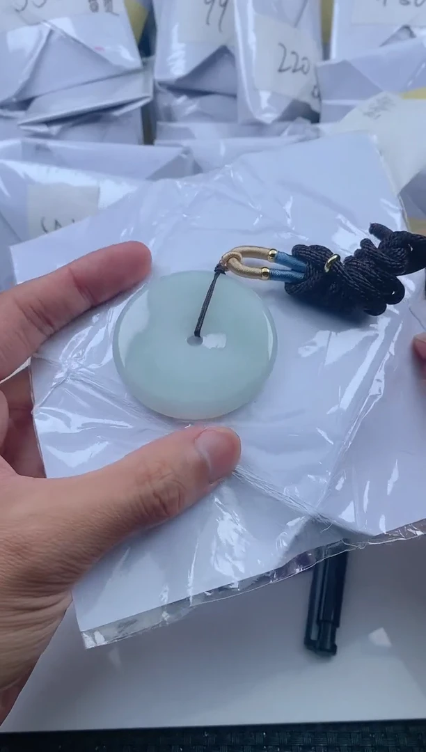 翡翠未镶嵌颈饰