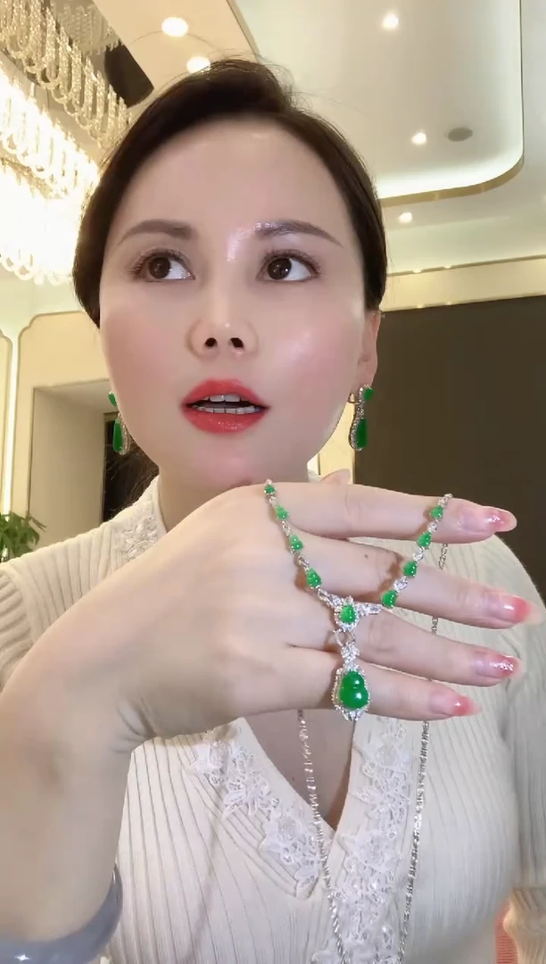 【闪购商品】翡翠套链18K金镶嵌C65 翡翠