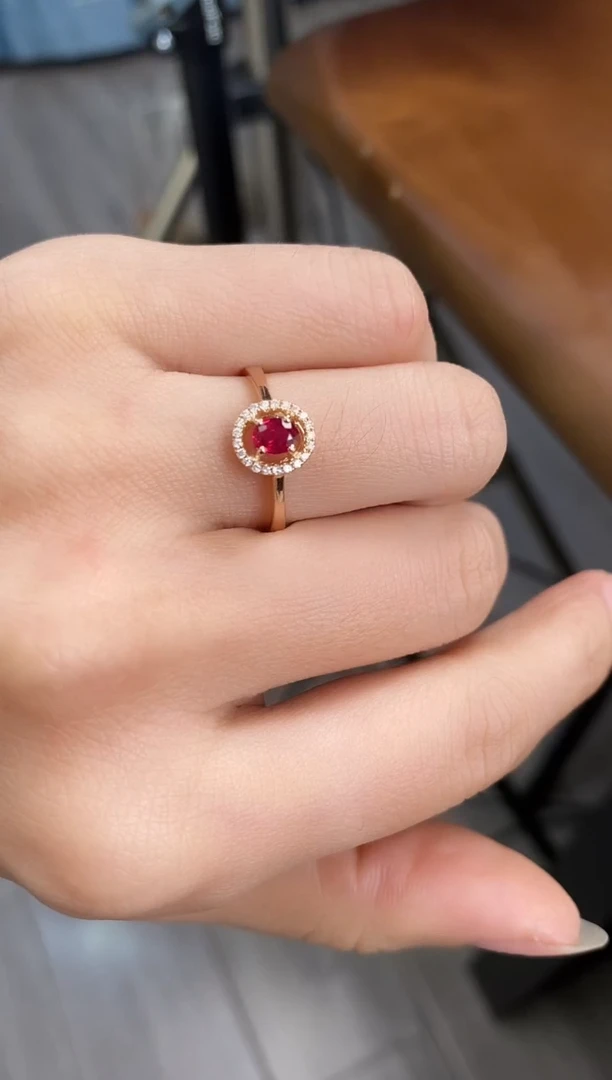 18K金镶嵌戒指红宝石主石31分