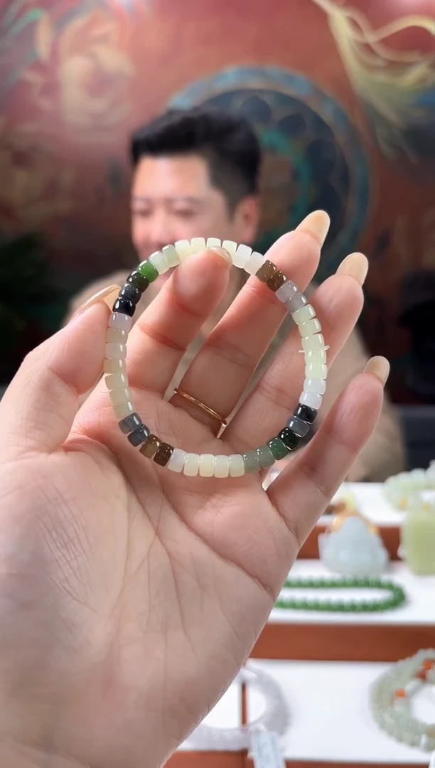 未镶嵌和田玉挂件奔*。2