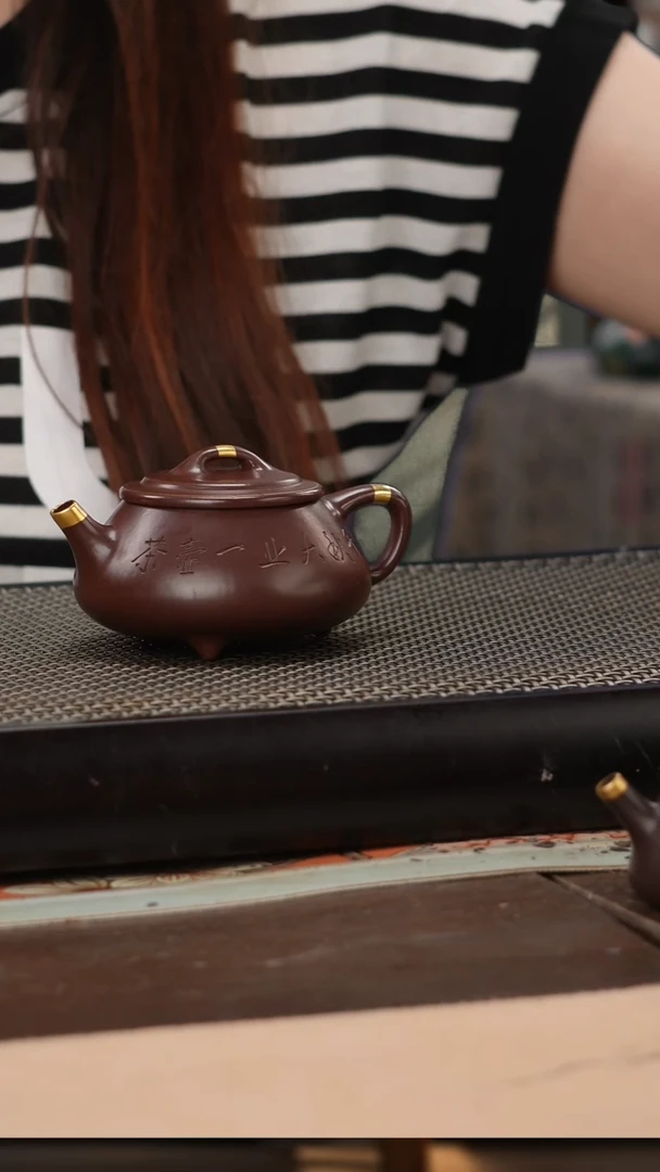茶壶紫砂四号井茄皮紫泥描金刻绘逸瓢160cc