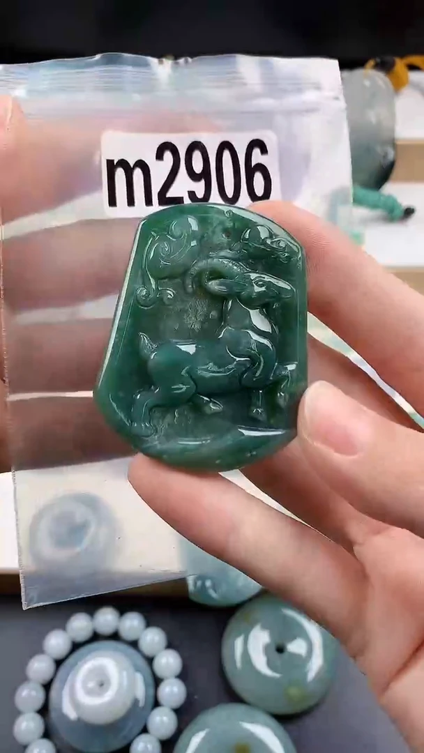 颈饰未镶嵌翡翠天然翡翠吊坠挂件