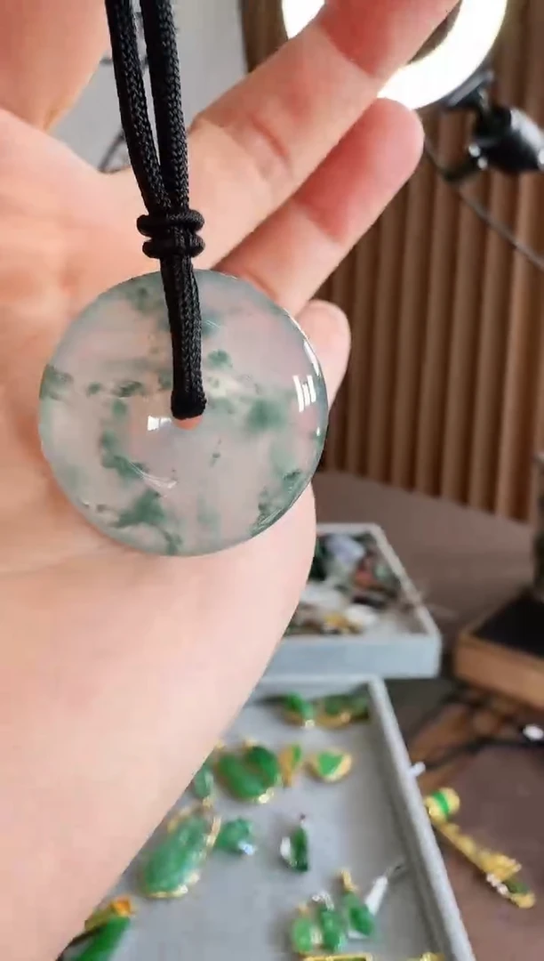 颈饰未镶嵌翡翠吊坠
