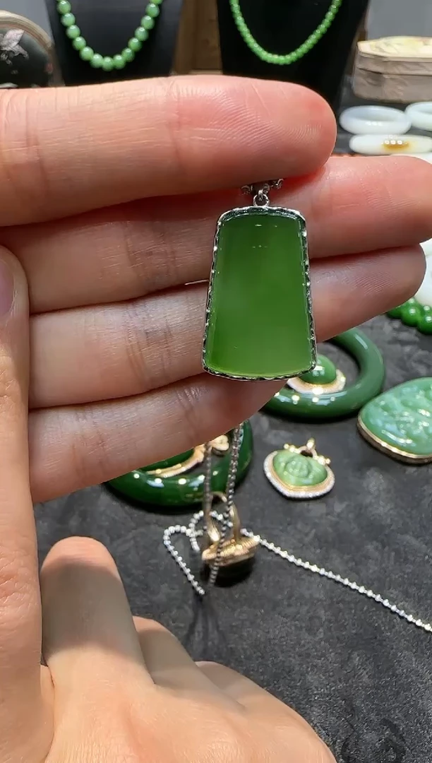 颈饰未镶嵌和田玉1