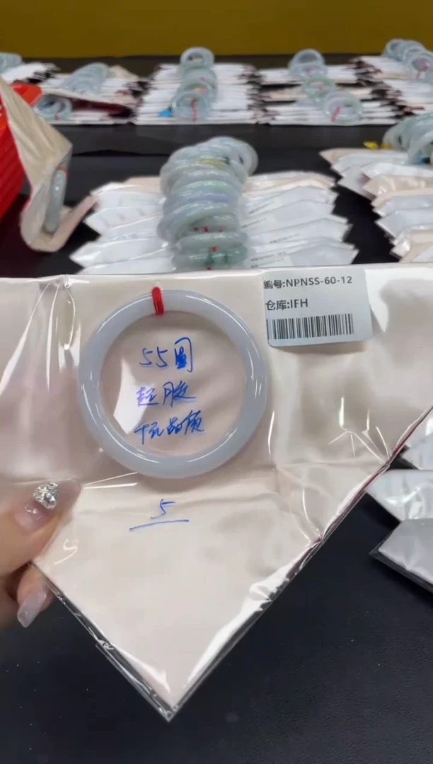 未镶嵌手镯翡翠翡翠手镯