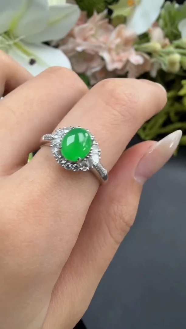 18K金镶嵌戒指翡翠戒指