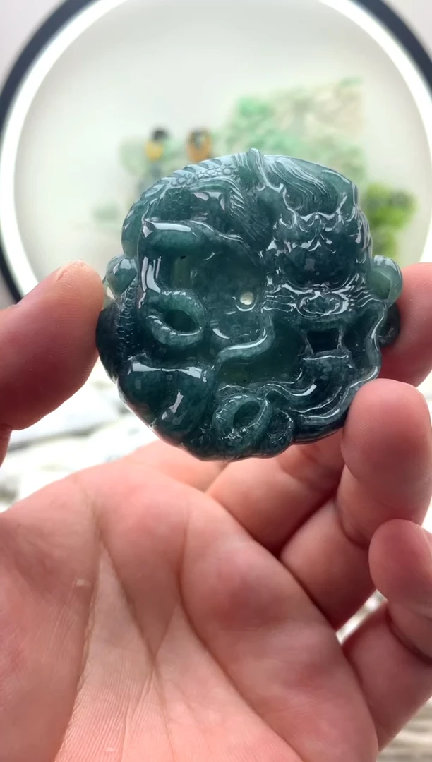 颈饰未镶嵌翡翠龙牌