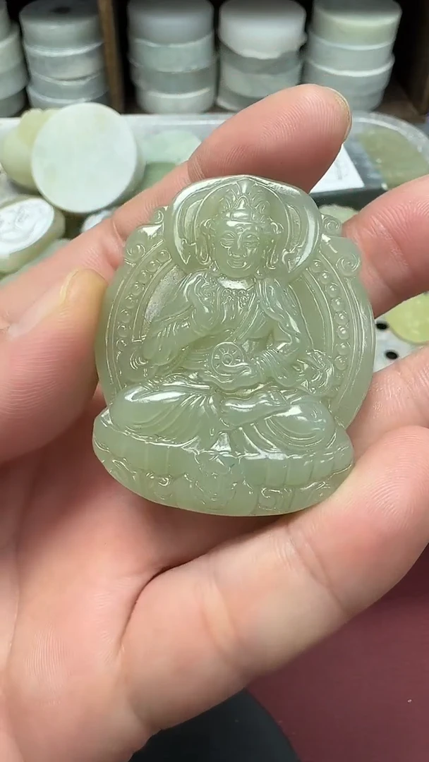 颈饰未镶嵌和田玉双面雕刻