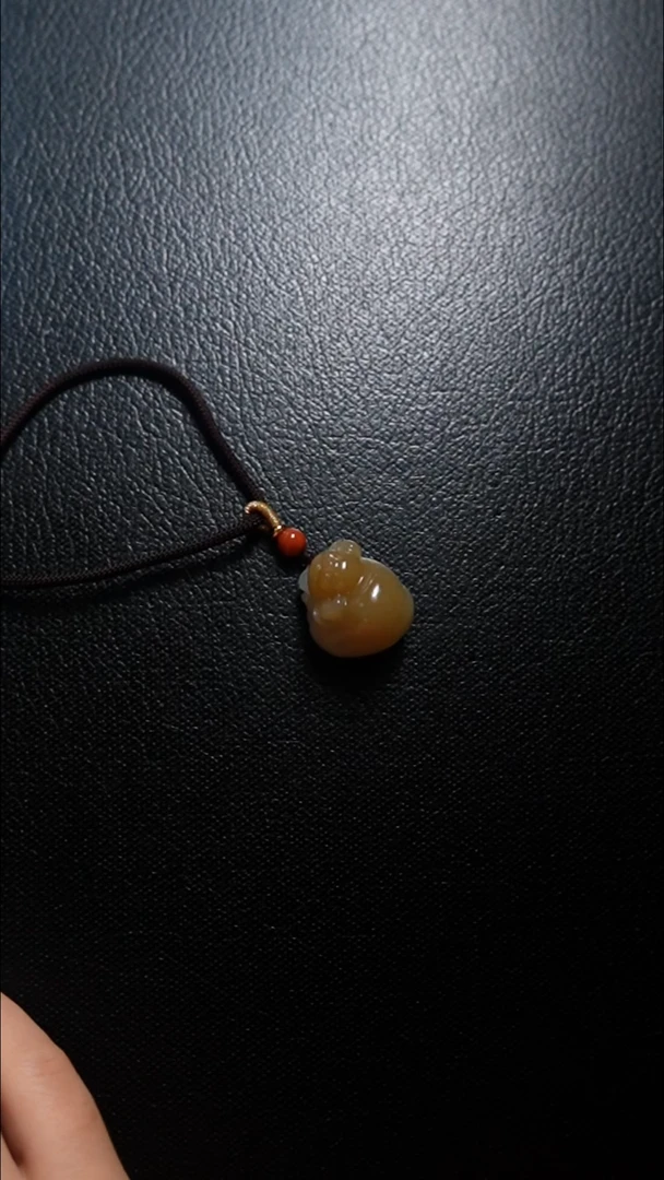 颈饰未镶嵌和田玉猪