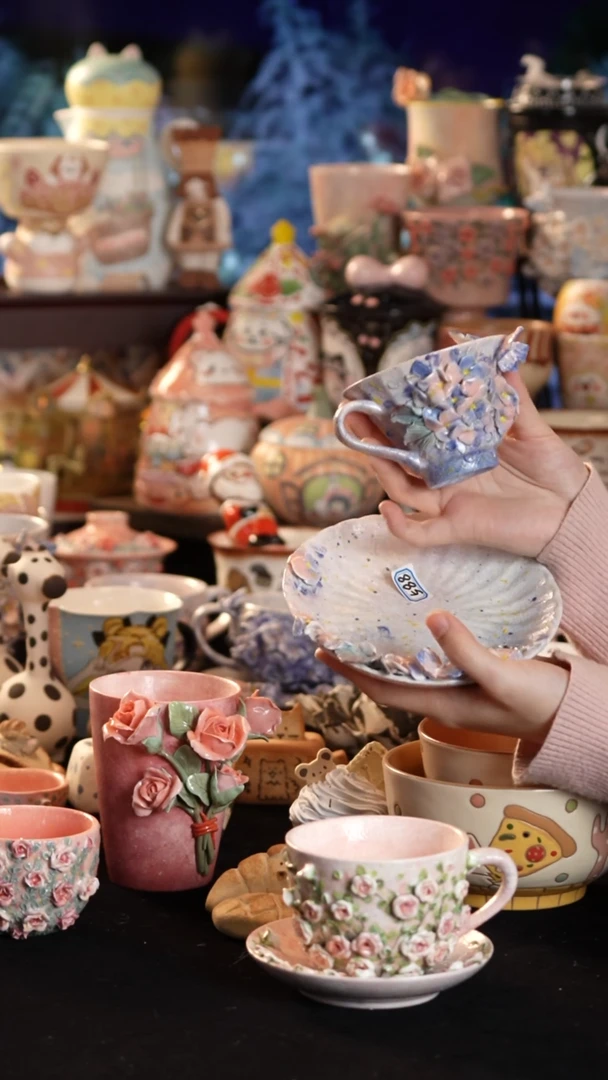 摆件陶景德镇釉下彩手绘设计师款陶瓷