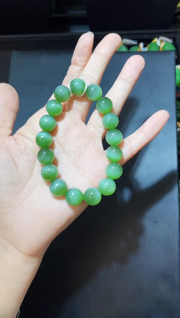 未镶嵌手串和田玉多样性发一