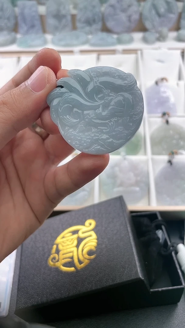 翡翠未镶嵌颈饰..../6/3/ 269