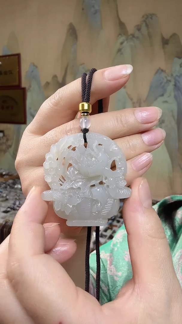 颈饰未镶嵌和田玉.