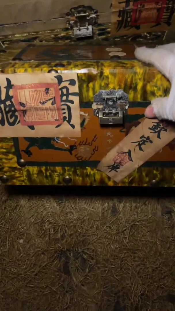 高端精美开黄漆器龙盒子一件链接