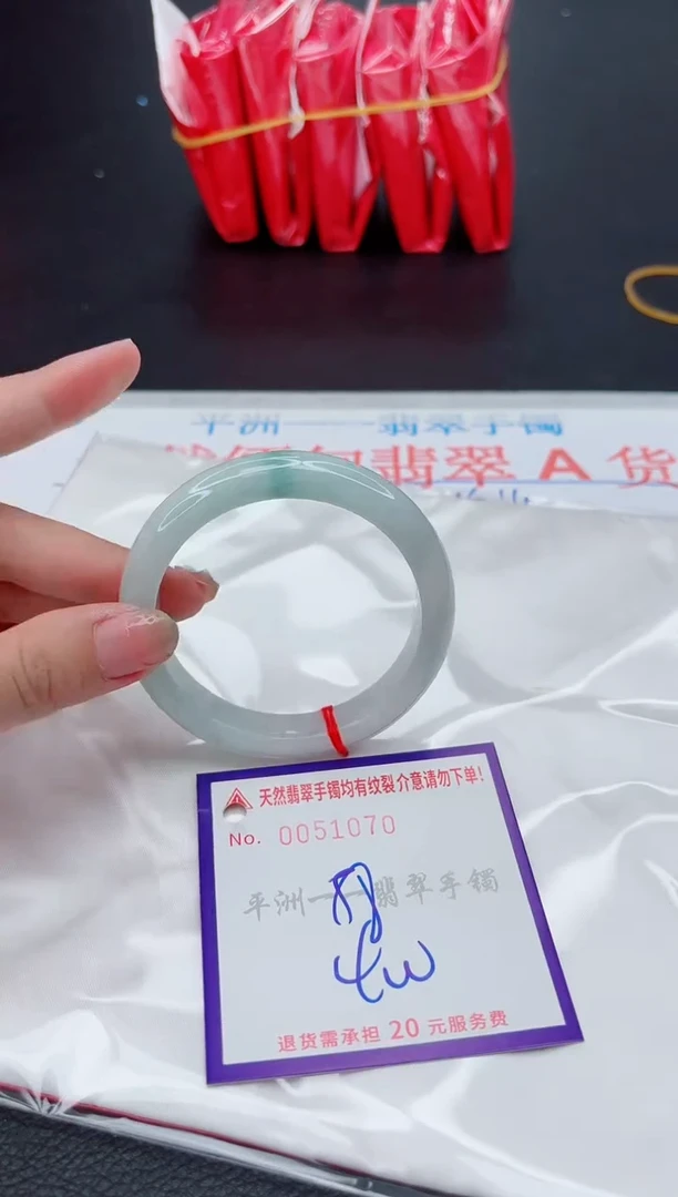 翡翠手镯未镶嵌1