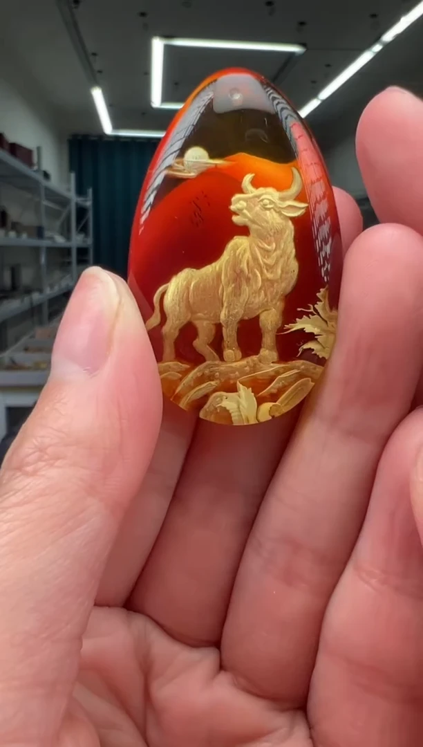 琥珀颈饰未镶嵌小牛