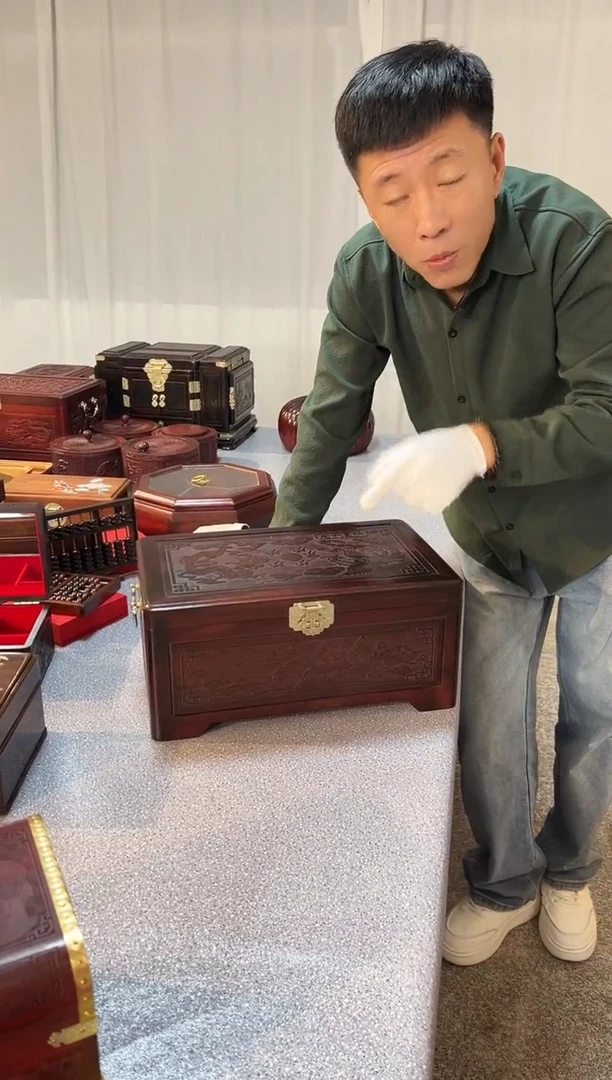 红酸枝木类成套家具巴里黄檀 龙凤呈祥彩礼箱40*25*18.5