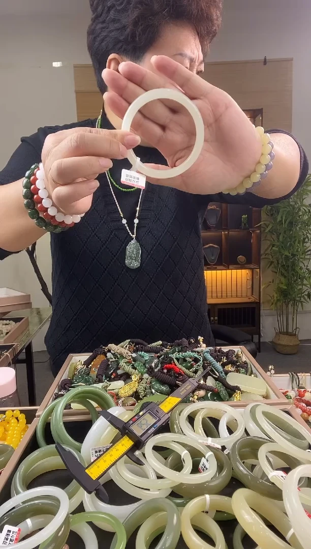 颈饰未镶嵌和田玉多样性拍一发一  圈口62  0115