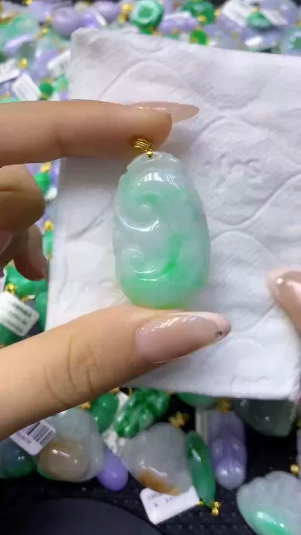 颈饰18K金镶嵌翡翠天然缅甸翡翠A货