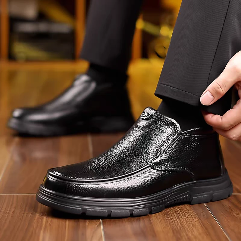 男鞋秋冬新款时尚休闲小皮鞋9316