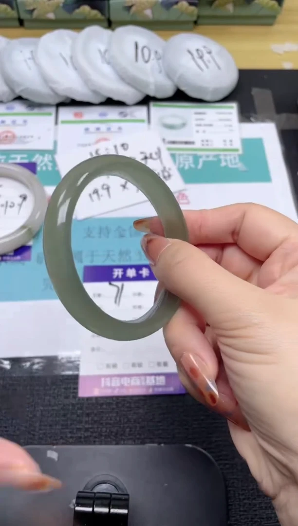 未镶嵌手镯石英质玉71-56