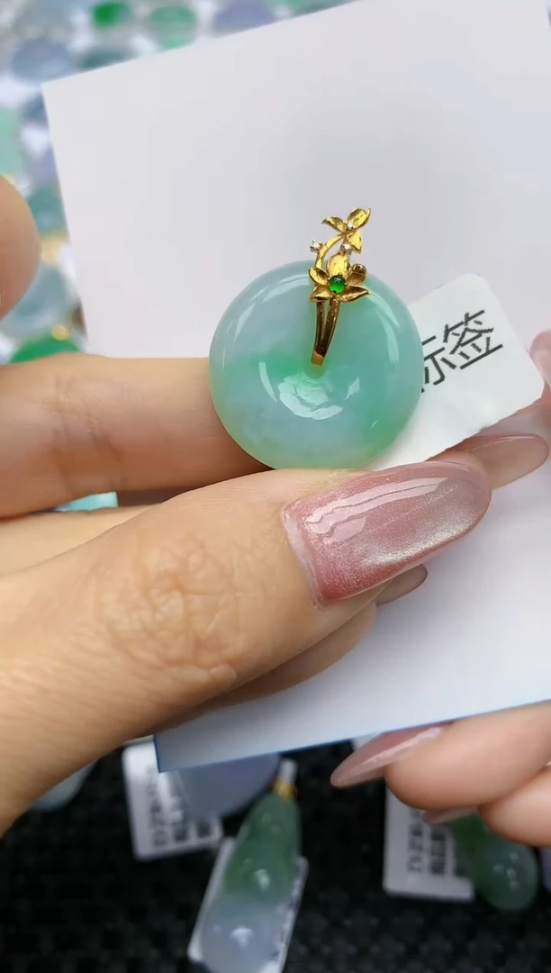 【闪购商品】翡翠挂件18K金镶嵌天然翡翠A货