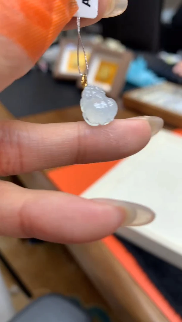 【闪购商品】翡翠颈饰18K金镶嵌貔貅