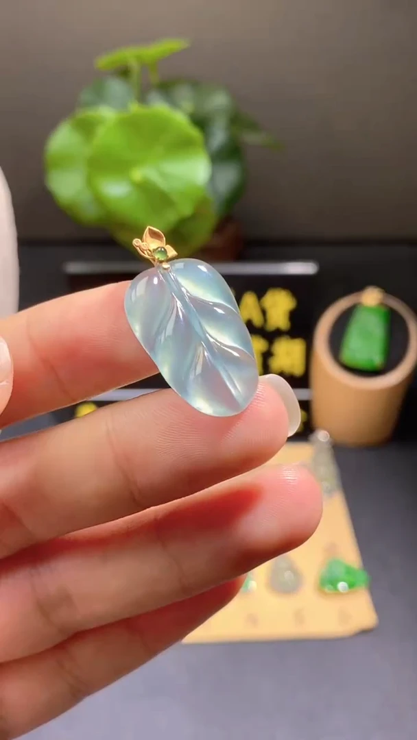 颈饰18K金镶嵌翡翠翡翠A货
