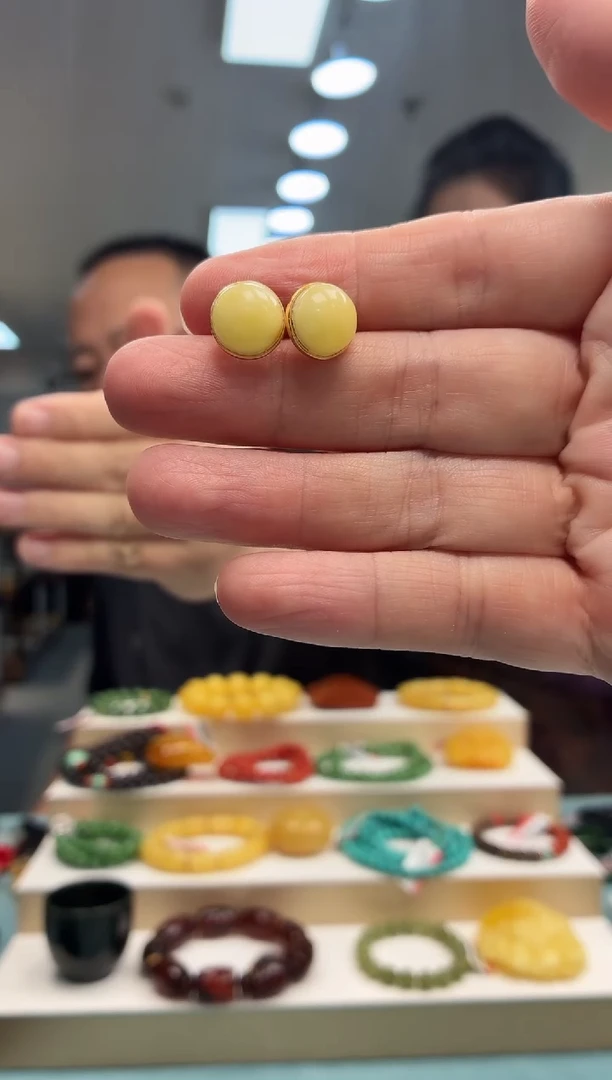 琥珀颈饰未镶嵌耳饰