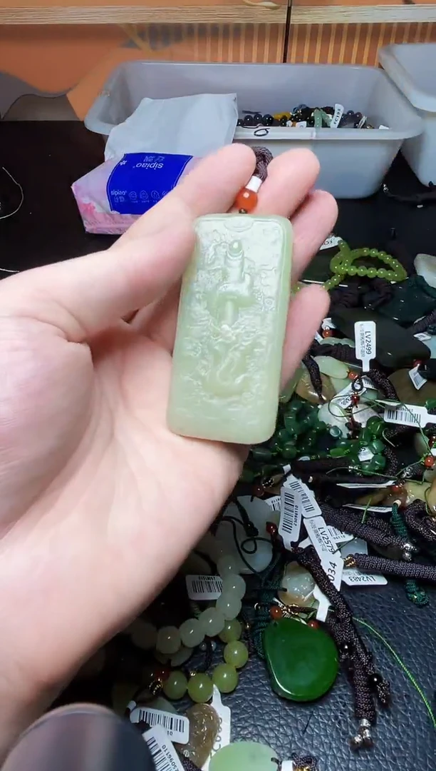 颈饰未镶嵌和田玉1