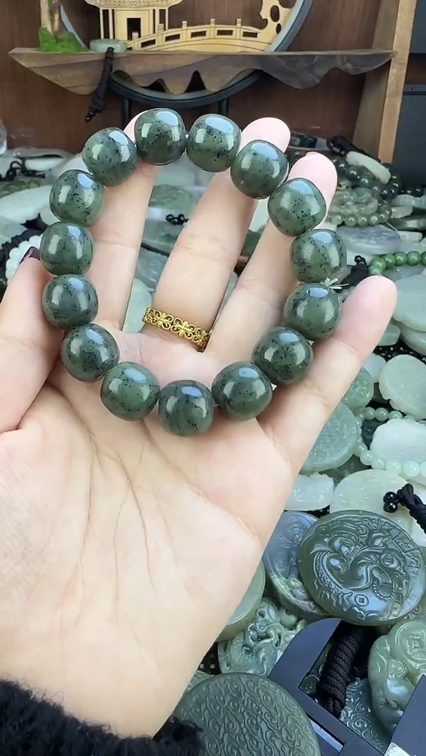 颈饰未镶嵌和田玉1