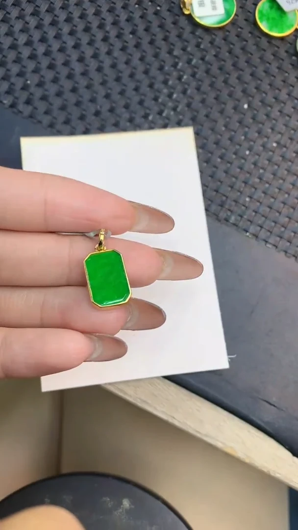 颈饰未镶嵌翡翠1