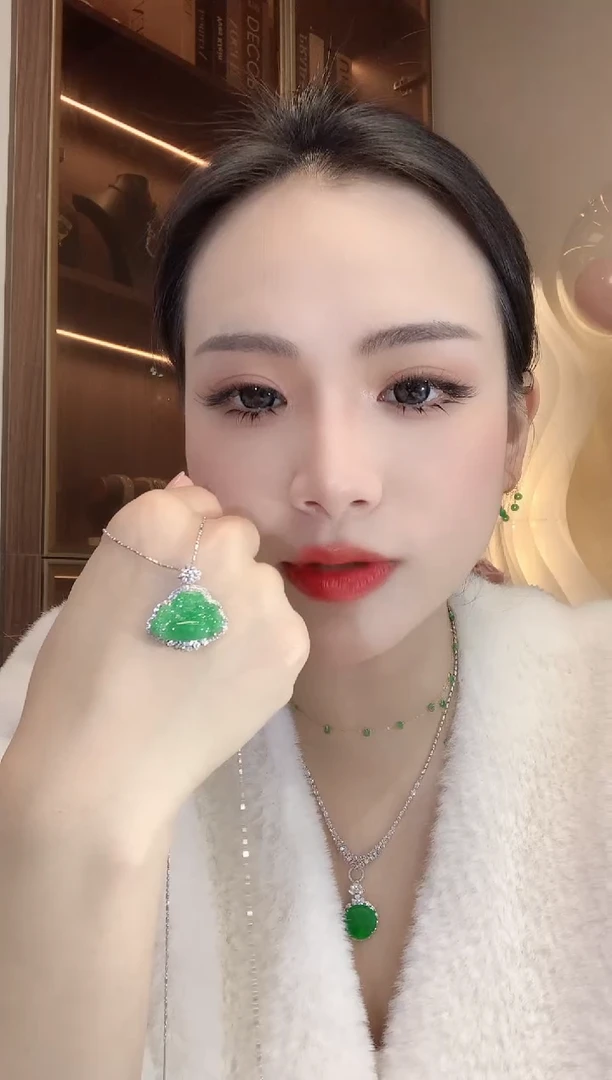 【闪购商品】翡翠吊坠(不含链)18K金镶嵌A9 多样性发货一件