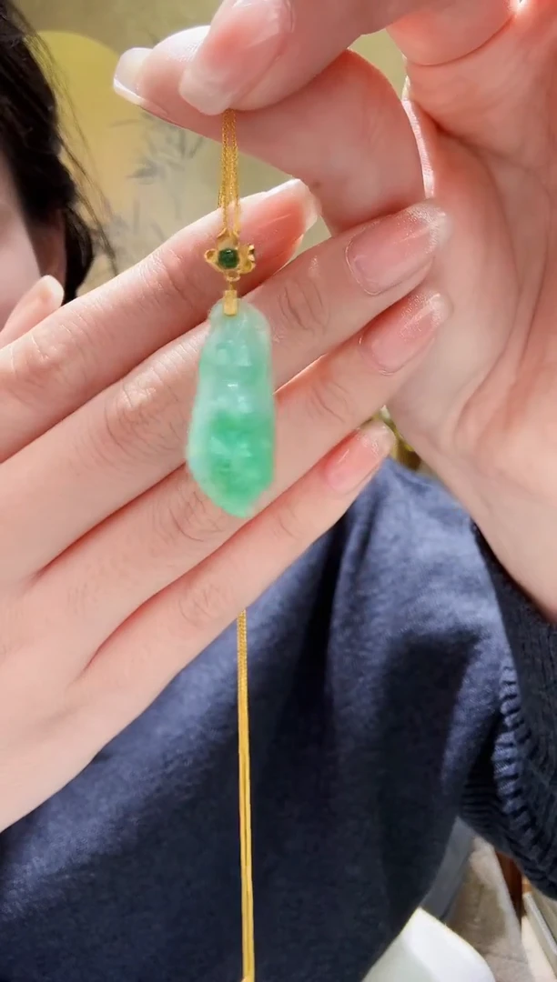 颈饰未镶嵌翡翠吊坠