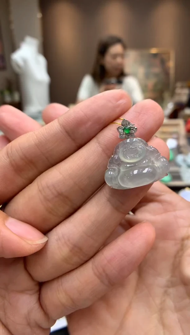 翡翠18K金镶嵌颈饰佛公