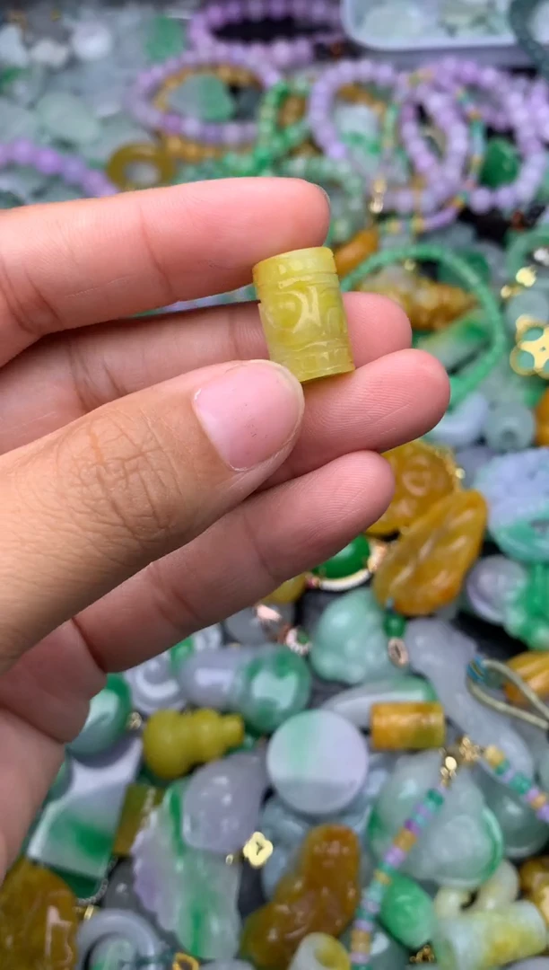 颈饰未镶嵌翡翠天然缅甸翡翠吊坠