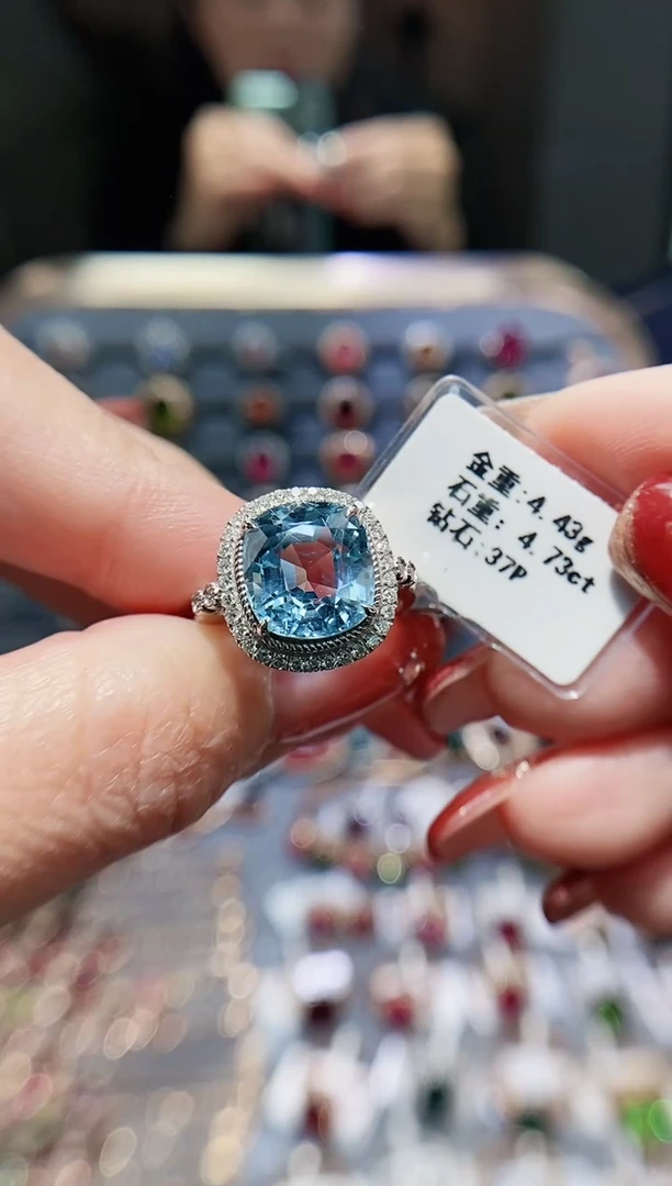 【闪购商品】海蓝宝石戒圈18K金镶嵌4.73配钻