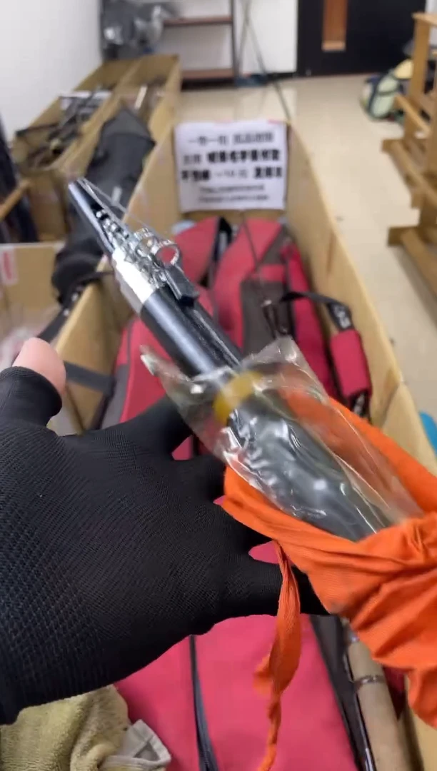 L***大孤品微瑕，以直播间介绍为准，加10元发顺丰。