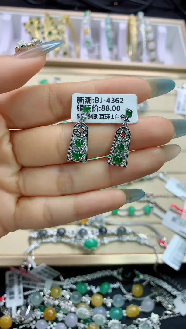 翡翠银S925镶嵌颈饰翡翠 银S925镶嵌 111