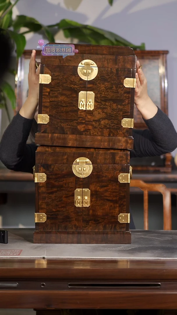 金丝楠金玉满堂一木一器官皮箱1对