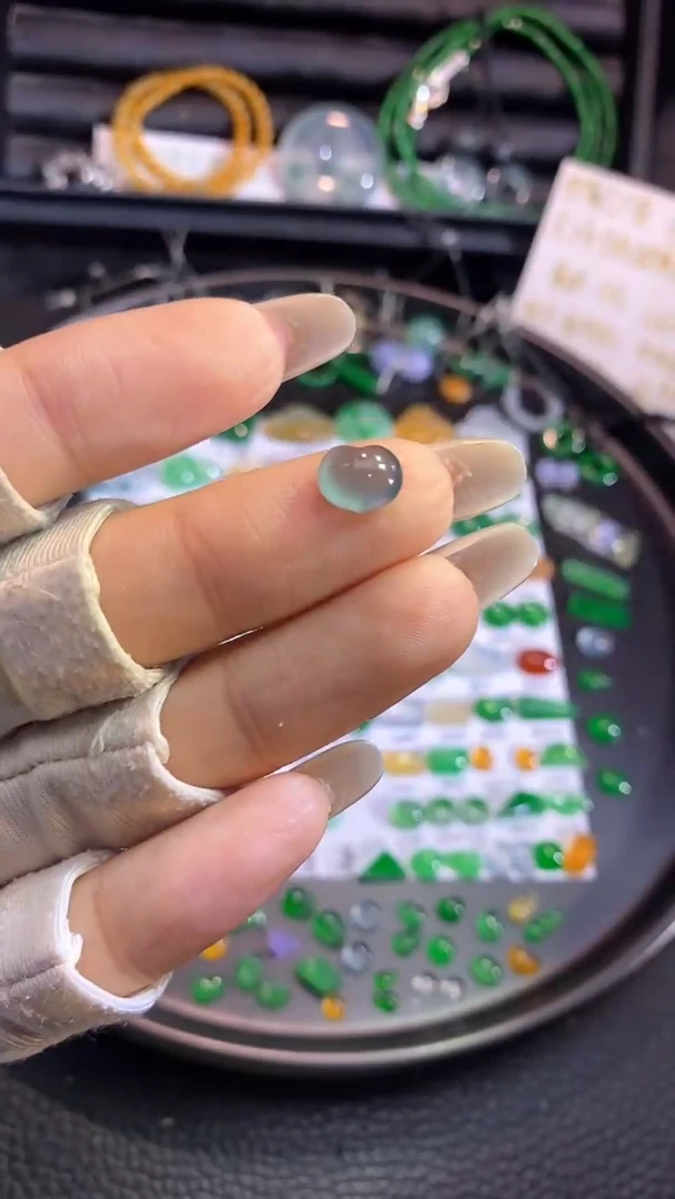 翡翠挂件未镶嵌心