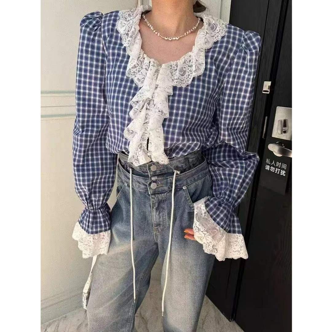 悠悠 春季新款时尚减龄蕾丝拼接花边V领长袖格子衬衫女