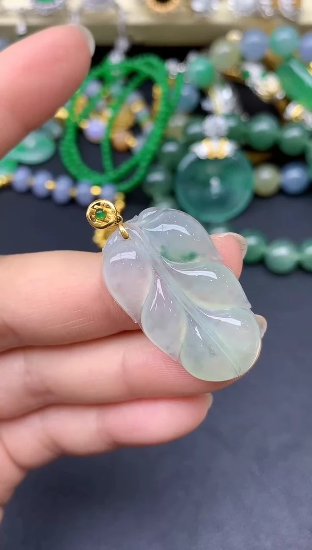颈饰18K金镶嵌翡翠55-雪姐翡翠天天见