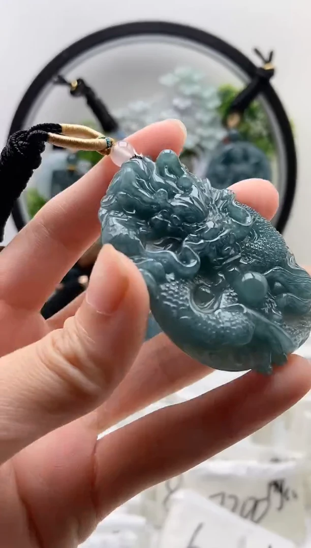 翡翠未镶嵌颈饰龙牌HL