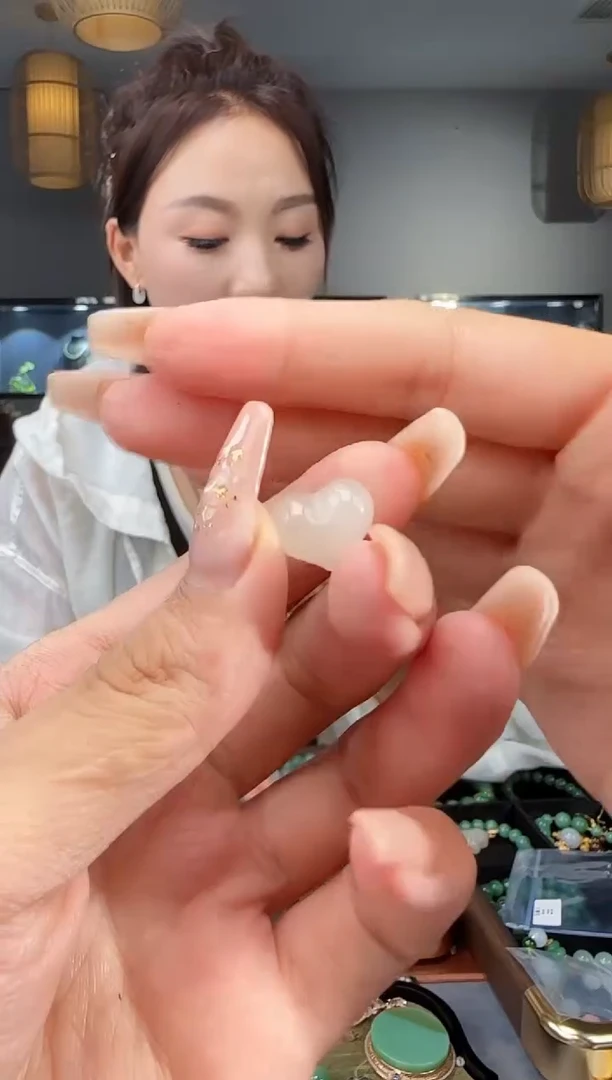 和田玉未镶嵌吊坠(不含链)1