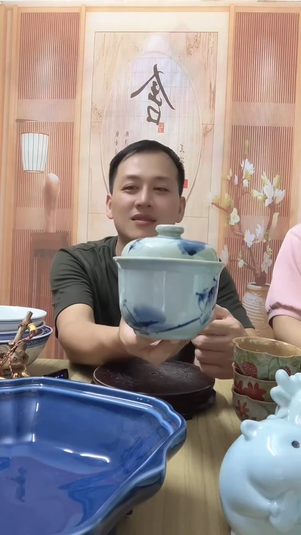 瓷仿古手绘荷花炖盅1个