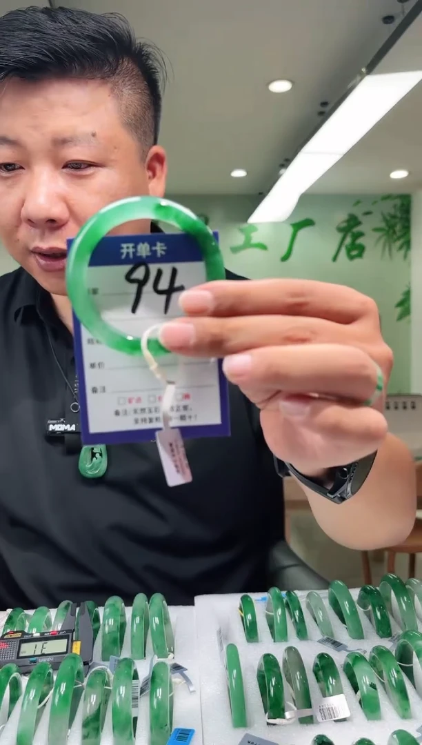 未镶嵌手镯石英质玉53