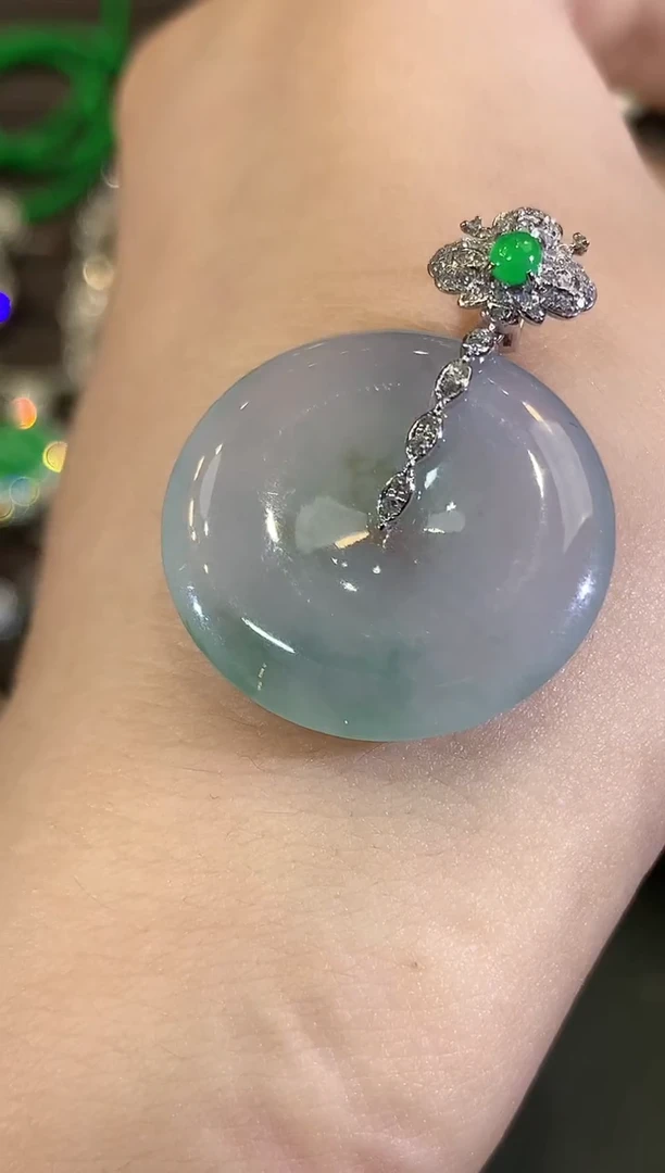 吊坠(不含链)18K金镶嵌翡翠B65