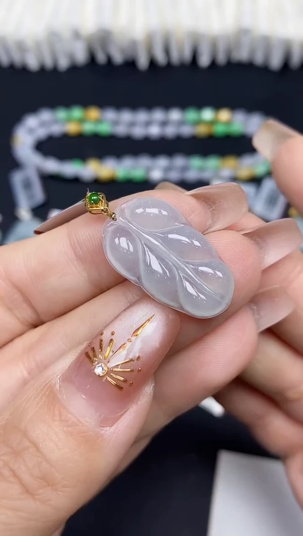 吊坠(不含链)18K金镶嵌翡翠叶子18K金扣镶嵌@@CMT1151