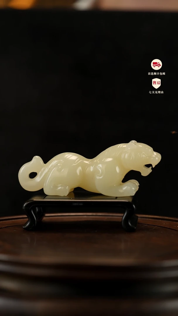 云南石竹叶青雕刻：伏虎手把件摆件镇尺